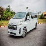 Location hyundai HIACE neuf 14 places climatisé  | Dealito.ci